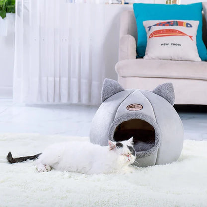 Il ronronne, il se blottit, il disparaît dedans. C'est ça, COMFY-HOUSE™.