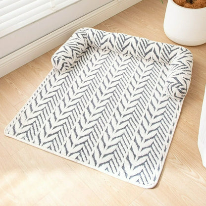 coussin gris et blanc