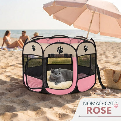 parc pliable NOMAD-CAT rose installé sur la plage avec chat à l'intérieur