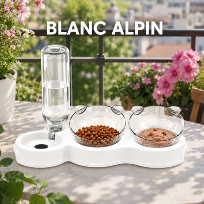 TRIO-BOWL™ Blanc Alpin posé dans une cuisine — gamelle 3 en 1 pour chat